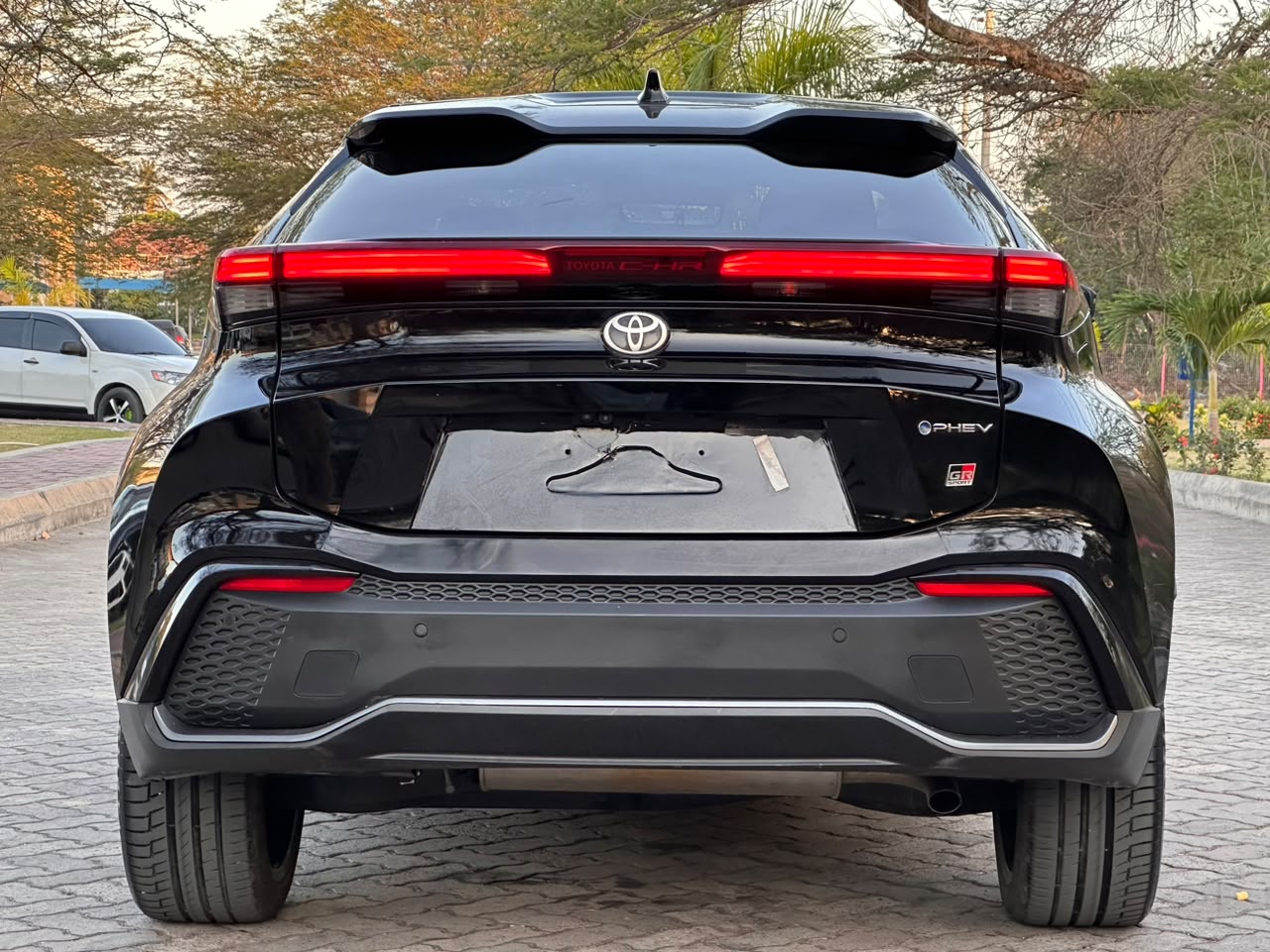 TOYOTA C-HR GR SPORT thumbnail 9